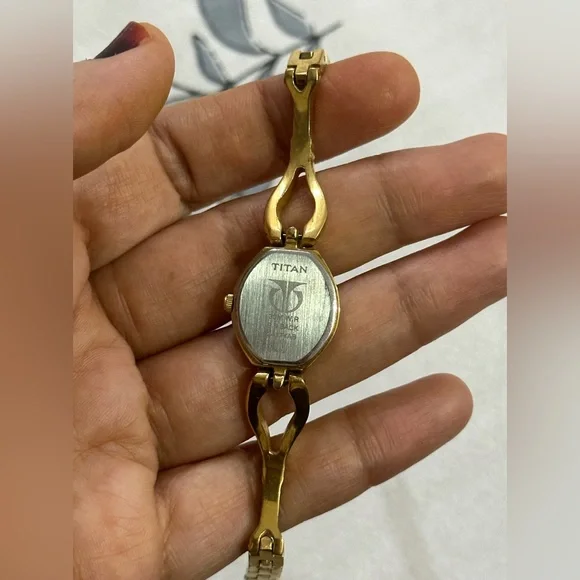 Cute Titan original women's watch,in good working condition - Picture 3 of 8